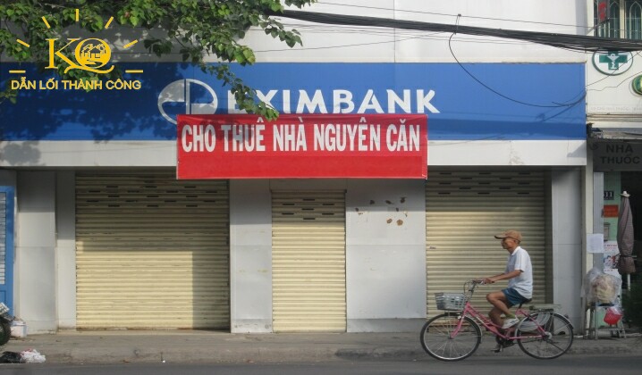 Mặt trước nhà