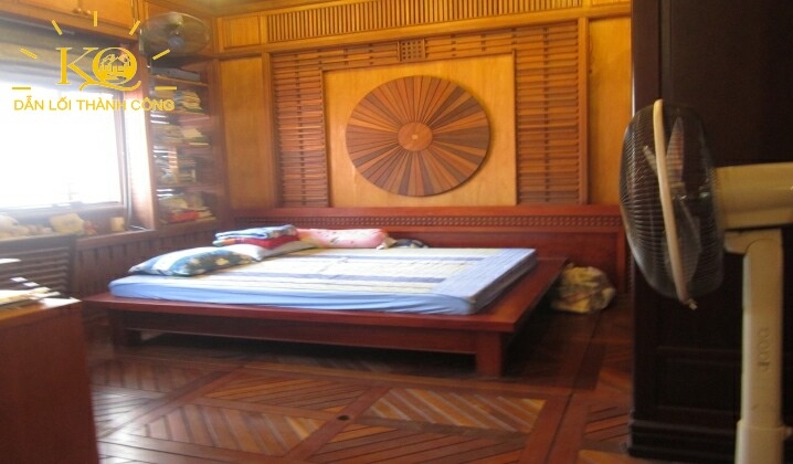 Phòng ngủ được làm bằng gỗ thiết kế hiện đại