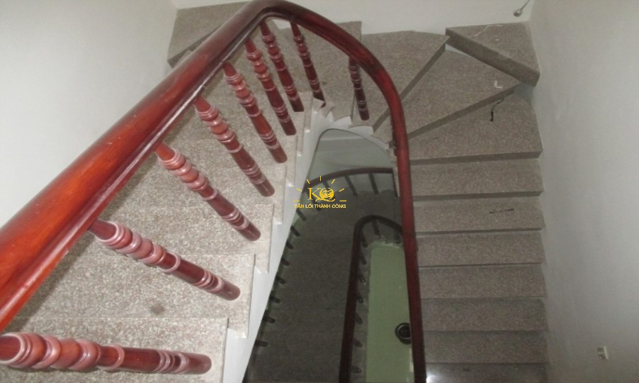 Cầu thang nhà cho thuê